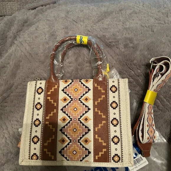 NWT / Wrangler Southwestern Aztec Print Canvas Tote Crossbody Bag / Retail $80 - Picture 1 of 9
